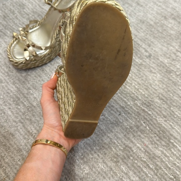 Gold Valentino wedges - Picture 3 of 4